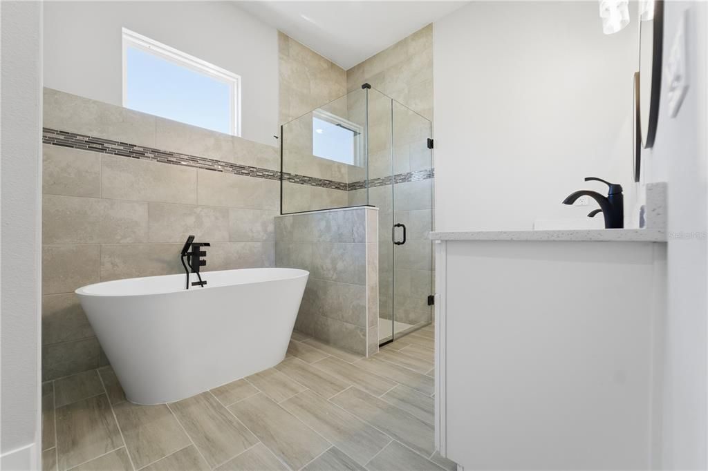 For Sale: $349,900 (4 beds, 3 baths, 1802 Square Feet)