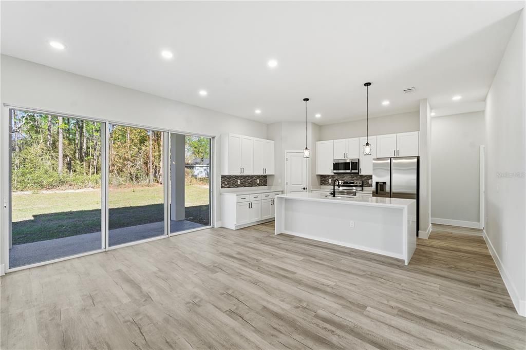 For Sale: $349,900 (4 beds, 3 baths, 1802 Square Feet)