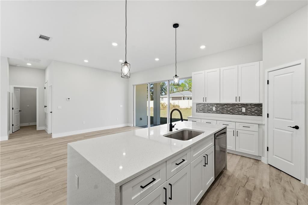 For Sale: $349,900 (4 beds, 3 baths, 1802 Square Feet)