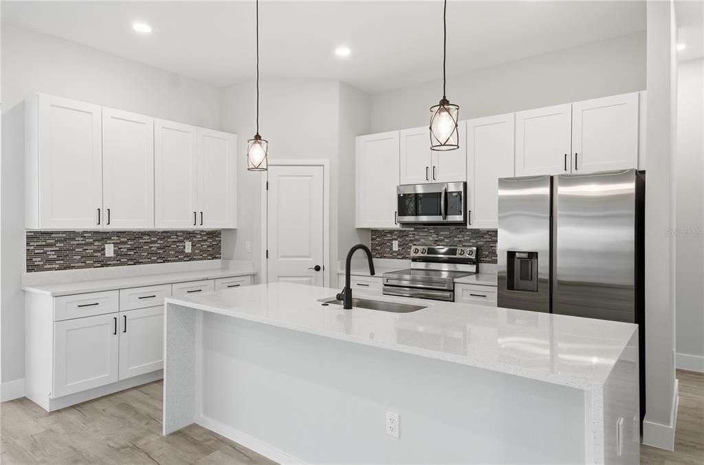 For Sale: $349,900 (4 beds, 3 baths, 1802 Square Feet)