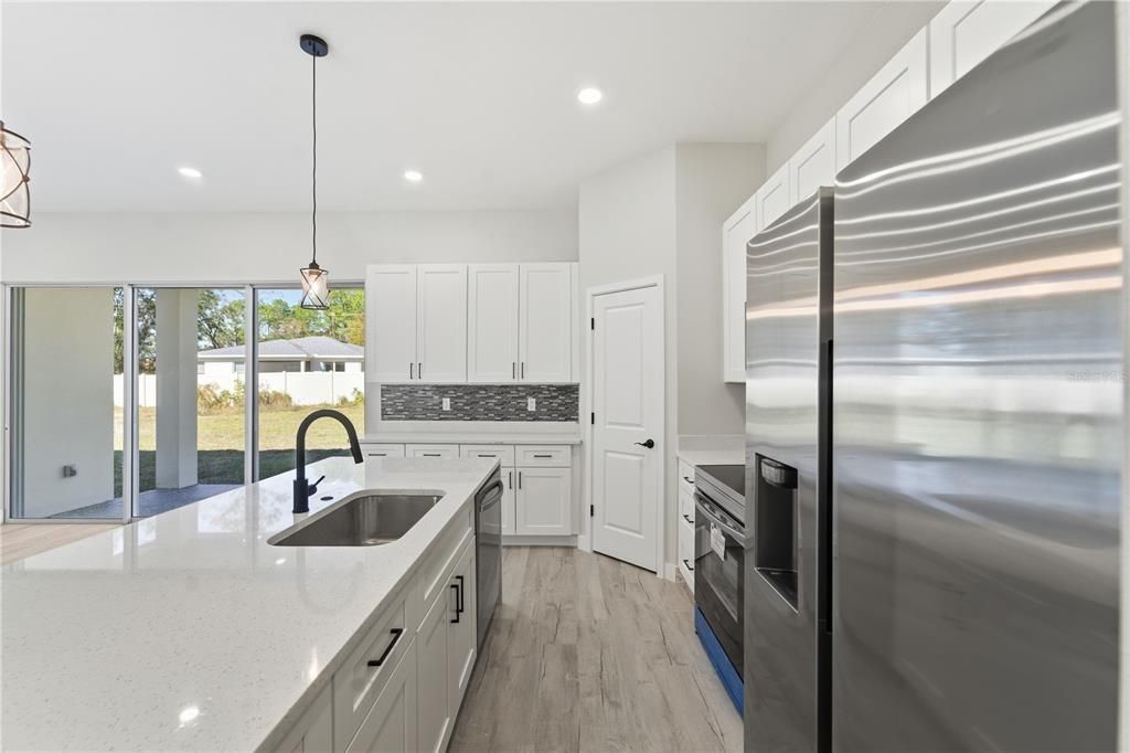 For Sale: $349,900 (4 beds, 3 baths, 1802 Square Feet)