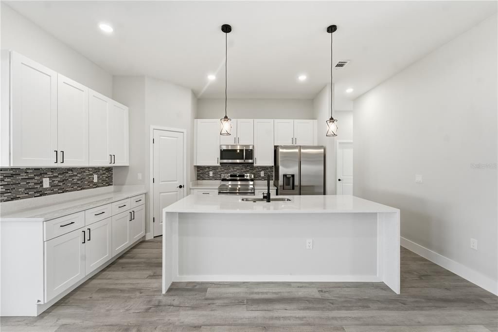 For Sale: $349,900 (4 beds, 3 baths, 1802 Square Feet)