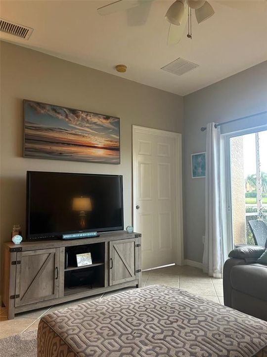 For Sale: $289,900 (3 beds, 2 baths, 1210 Square Feet)