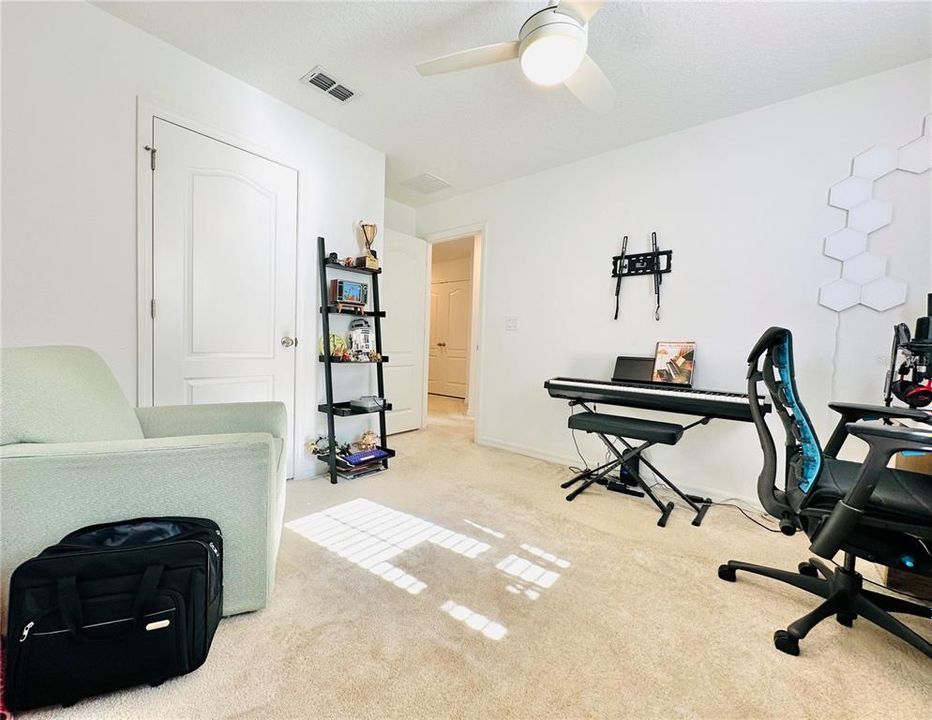 For Rent: $2,050 (3 beds, 2 baths, 1609 Square Feet)