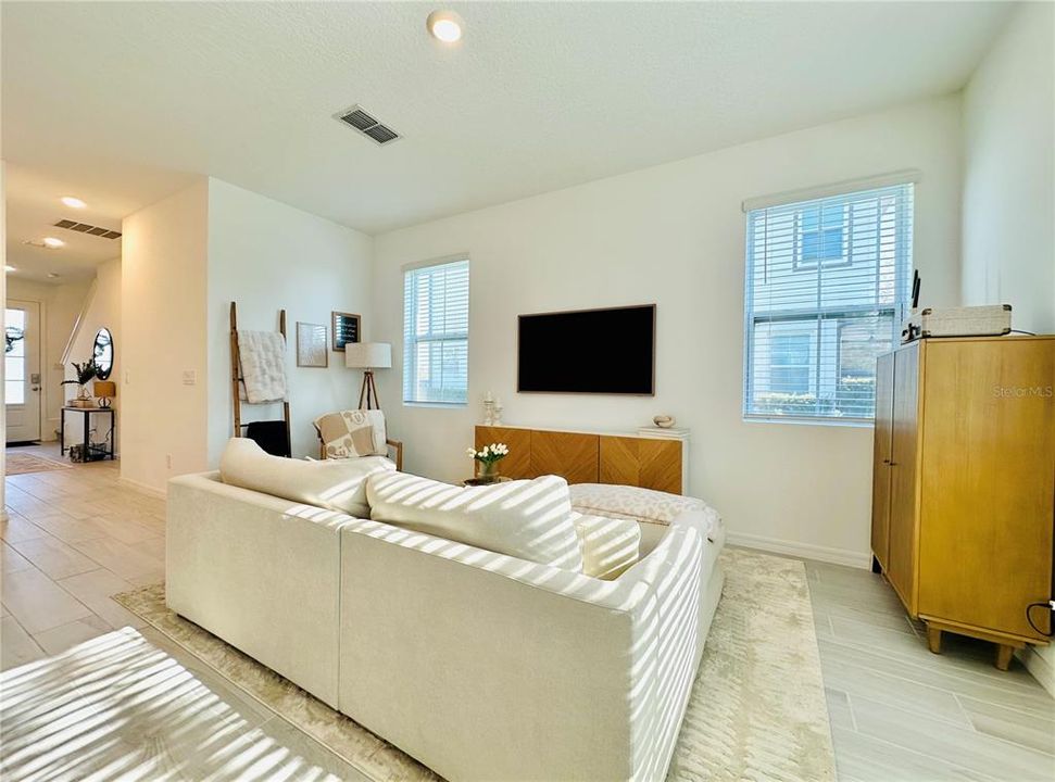 For Rent: $2,050 (3 beds, 2 baths, 1609 Square Feet)