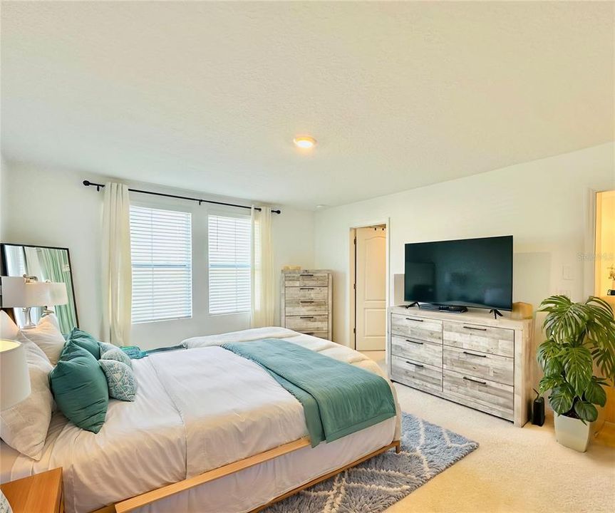 For Rent: $2,050 (3 beds, 2 baths, 1609 Square Feet)