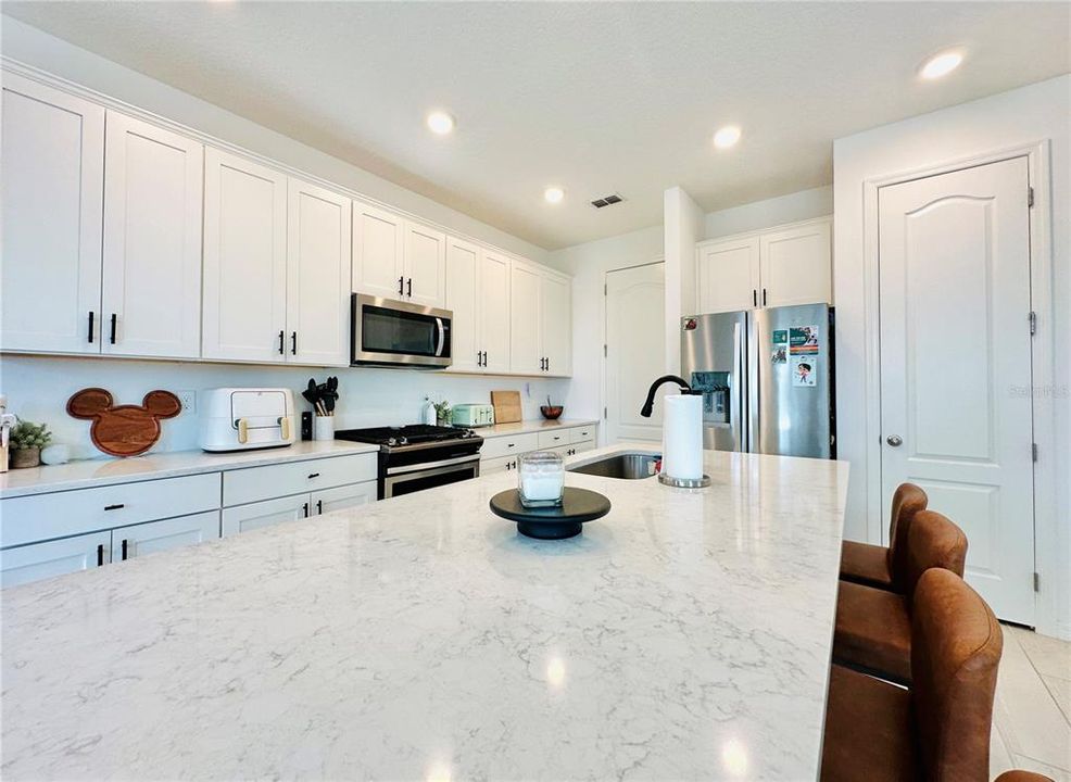 For Rent: $2,050 (3 beds, 2 baths, 1609 Square Feet)