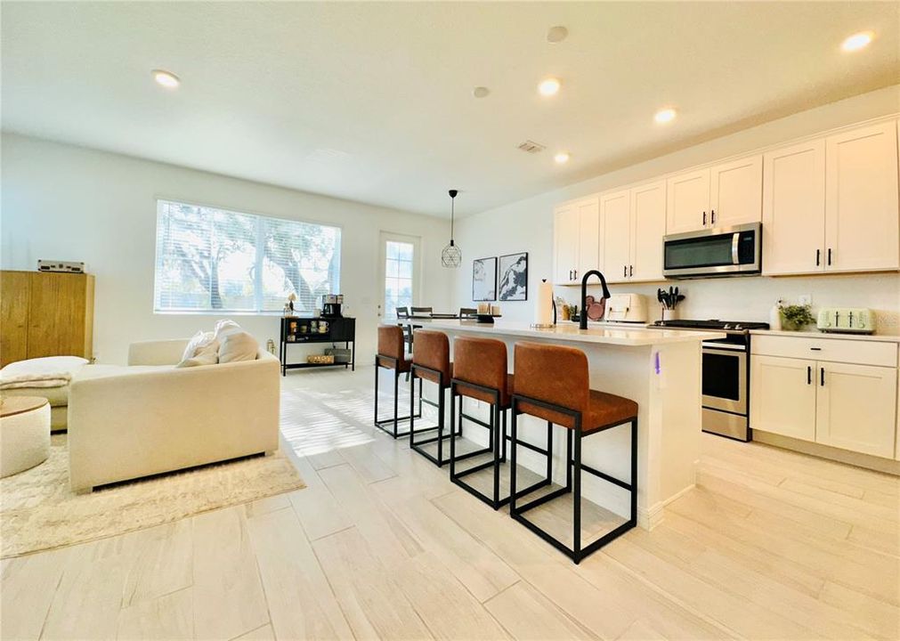 For Rent: $2,050 (3 beds, 2 baths, 1609 Square Feet)