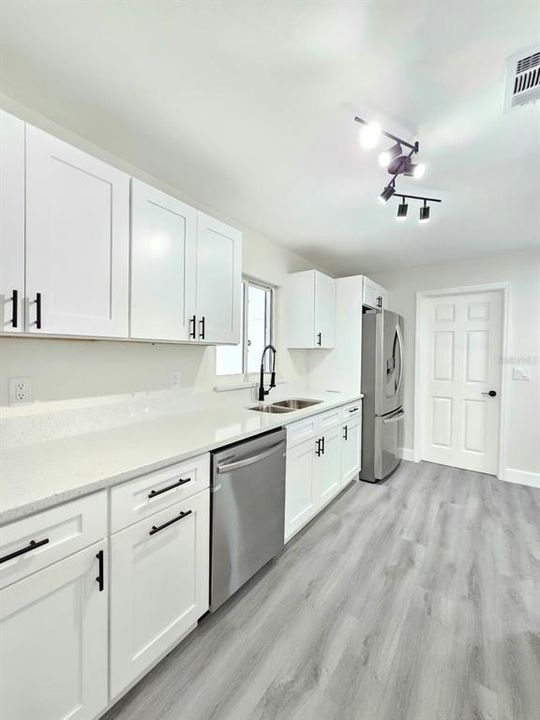 En Venta: $339,000 (4 camas, 2 baños, 1742 Pies cuadrados)