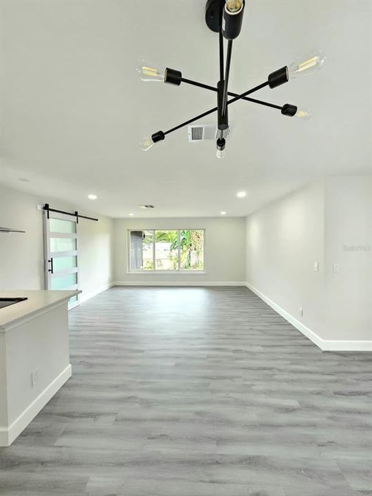 En Venta: $339,000 (4 camas, 2 baños, 1742 Pies cuadrados)