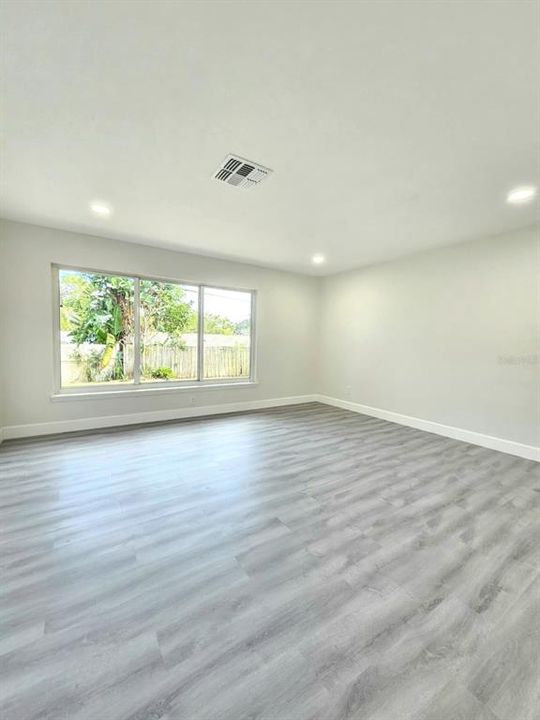 En Venta: $339,000 (4 camas, 2 baños, 1742 Pies cuadrados)