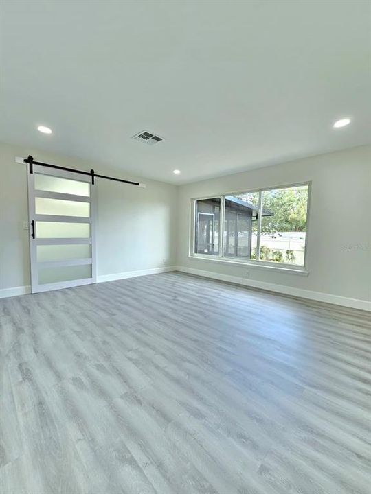 En Venta: $339,000 (4 camas, 2 baños, 1742 Pies cuadrados)