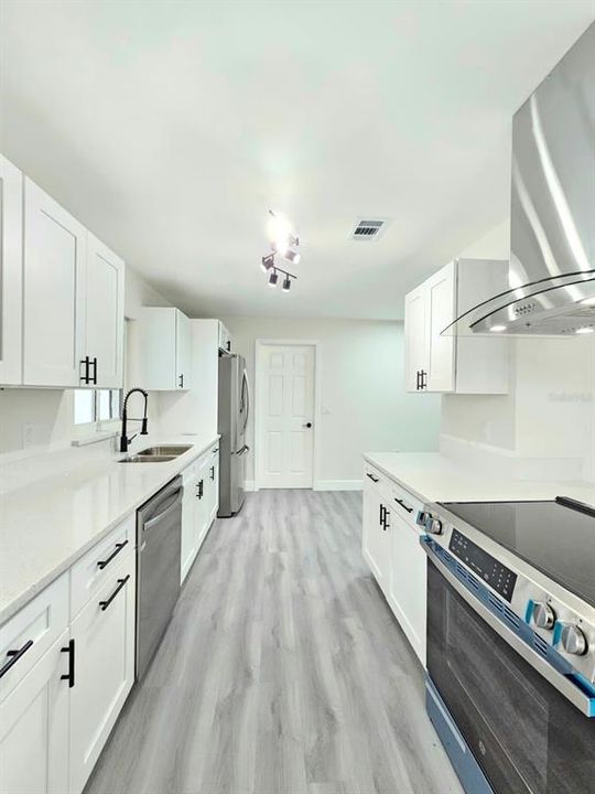 En Venta: $339,000 (4 camas, 2 baños, 1742 Pies cuadrados)