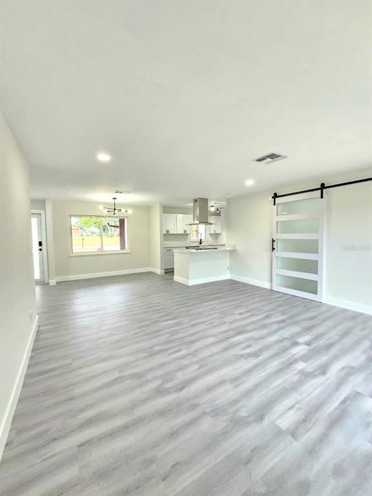 En Venta: $339,000 (4 camas, 2 baños, 1742 Pies cuadrados)