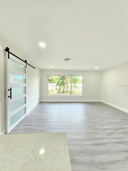 En Venta: $339,000 (4 camas, 2 baños, 1742 Pies cuadrados)