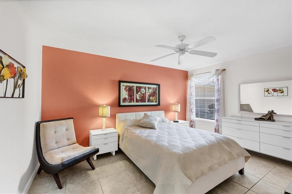 For Sale: $400,000 (2 beds, 2 baths, 1706 Square Feet)