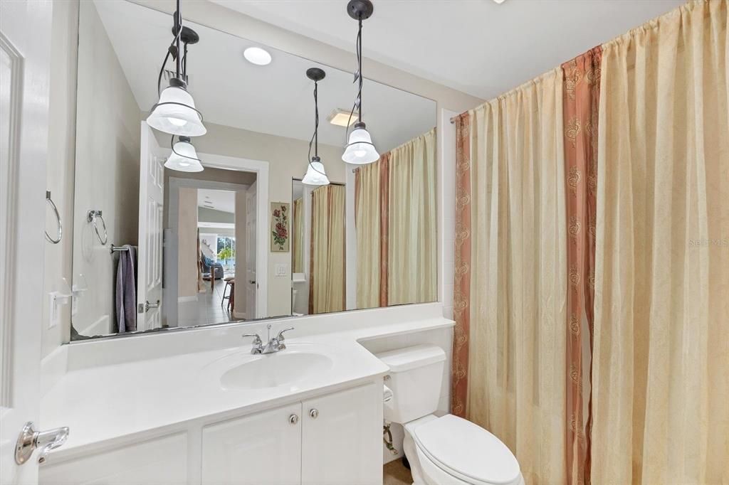 For Sale: $400,000 (2 beds, 2 baths, 1706 Square Feet)