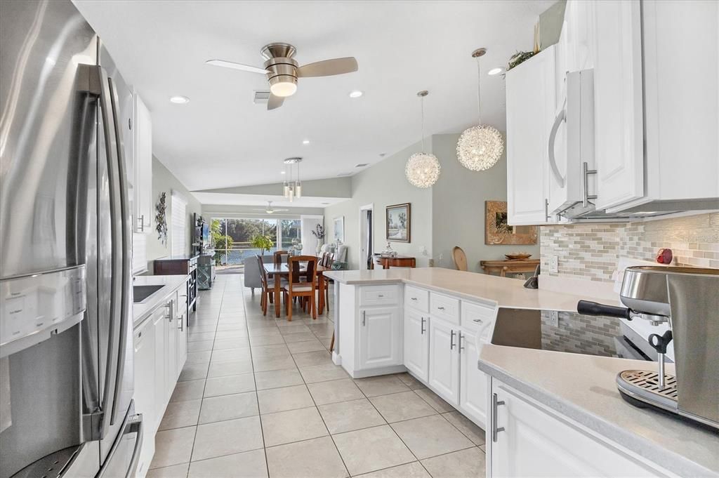 For Sale: $400,000 (2 beds, 2 baths, 1706 Square Feet)