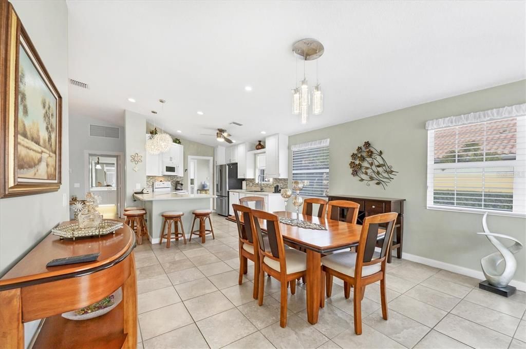 For Sale: $400,000 (2 beds, 2 baths, 1706 Square Feet)