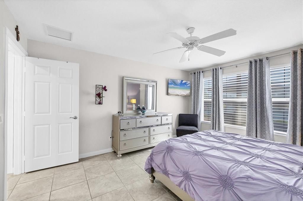 For Sale: $400,000 (2 beds, 2 baths, 1706 Square Feet)