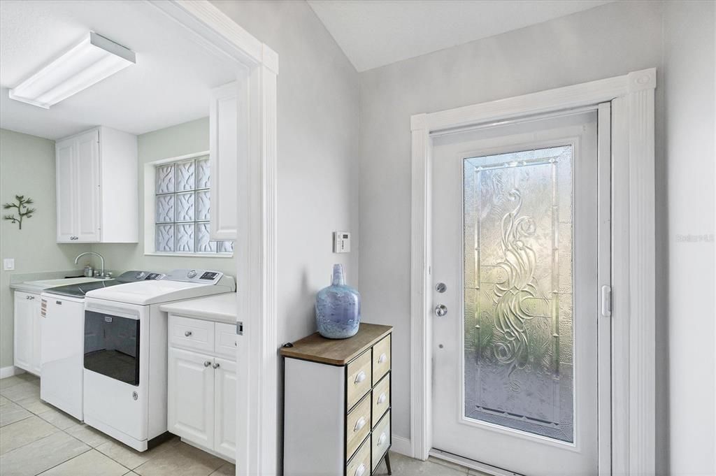 For Sale: $400,000 (2 beds, 2 baths, 1706 Square Feet)