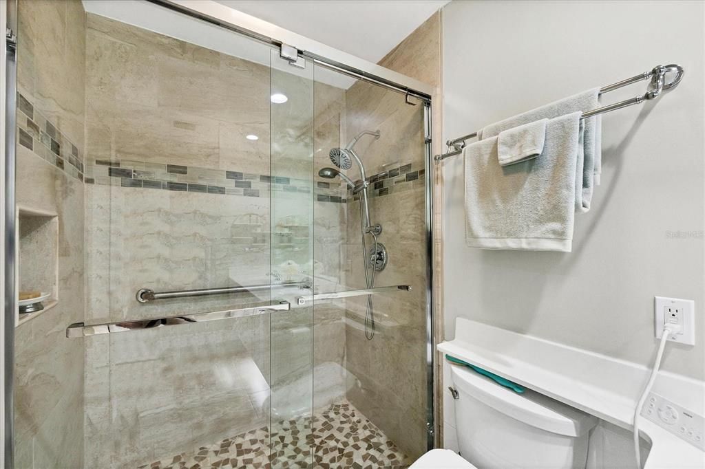 For Sale: $400,000 (2 beds, 2 baths, 1706 Square Feet)