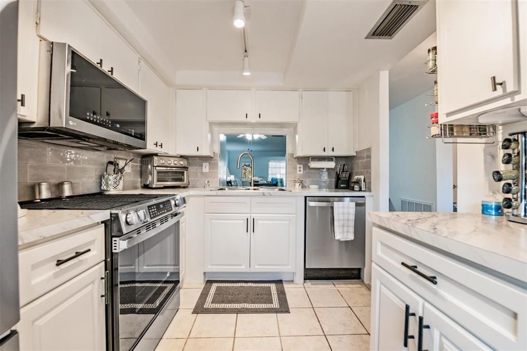 На продажу: $135,000 (2 спален, 2 ванн, 1050 Квадратных фут)