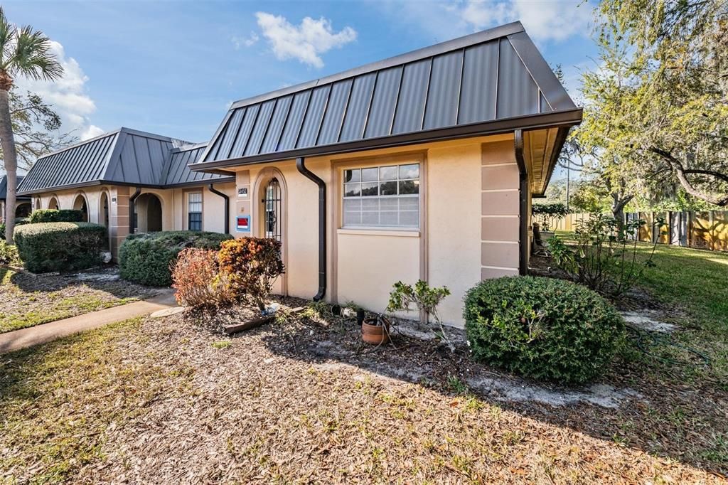 На продажу: $135,000 (2 спален, 2 ванн, 1050 Квадратных фут)