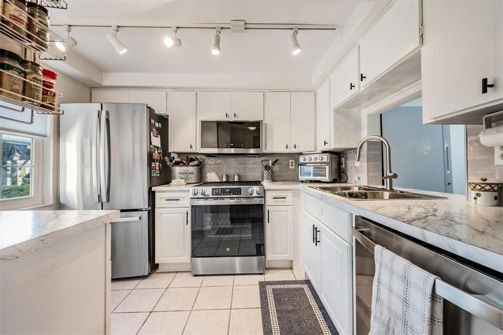 На продажу: $135,000 (2 спален, 2 ванн, 1050 Квадратных фут)