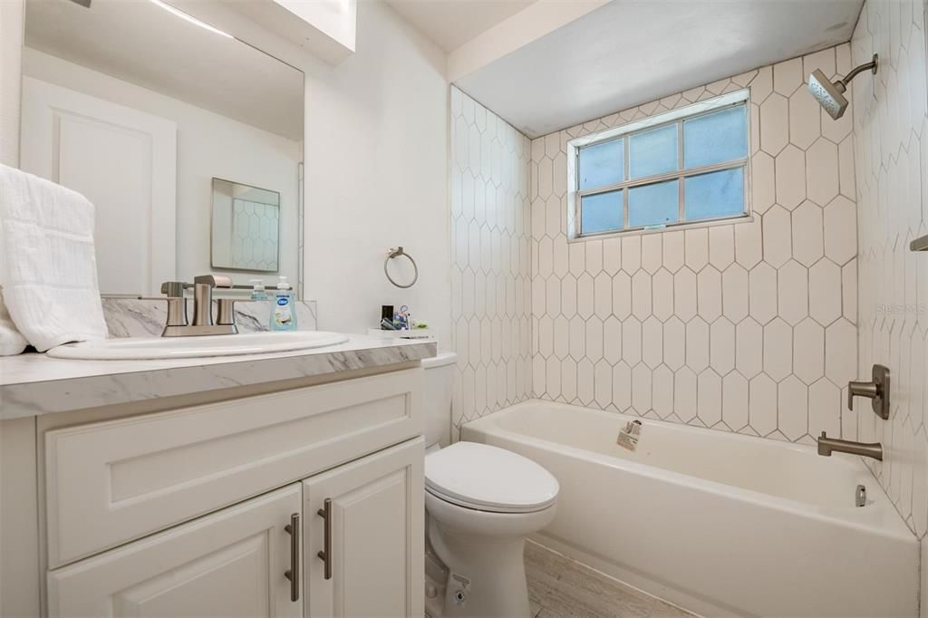 На продажу: $135,000 (2 спален, 2 ванн, 1050 Квадратных фут)