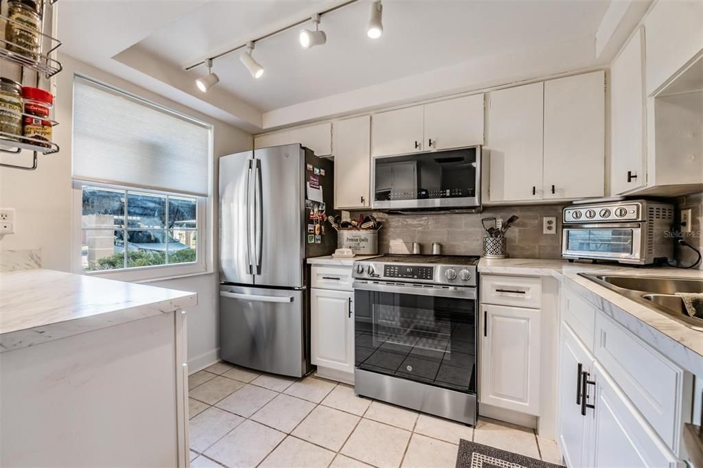 На продажу: $135,000 (2 спален, 2 ванн, 1050 Квадратных фут)