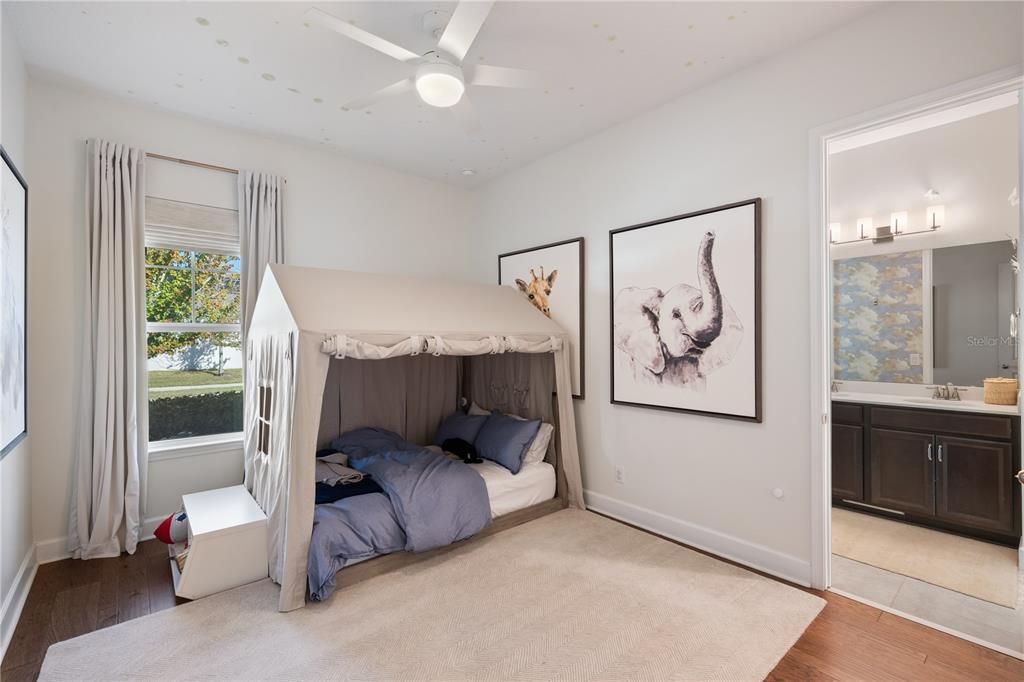 For Sale: $995,000 (5 beds, 4 baths, 3578 Square Feet)