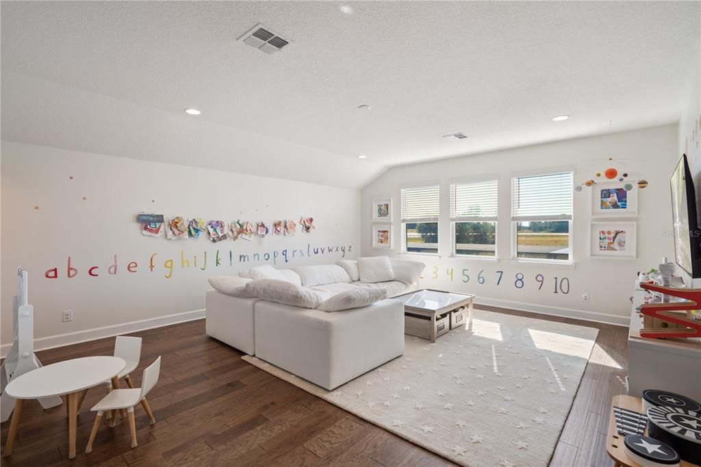 For Sale: $995,000 (5 beds, 4 baths, 3578 Square Feet)