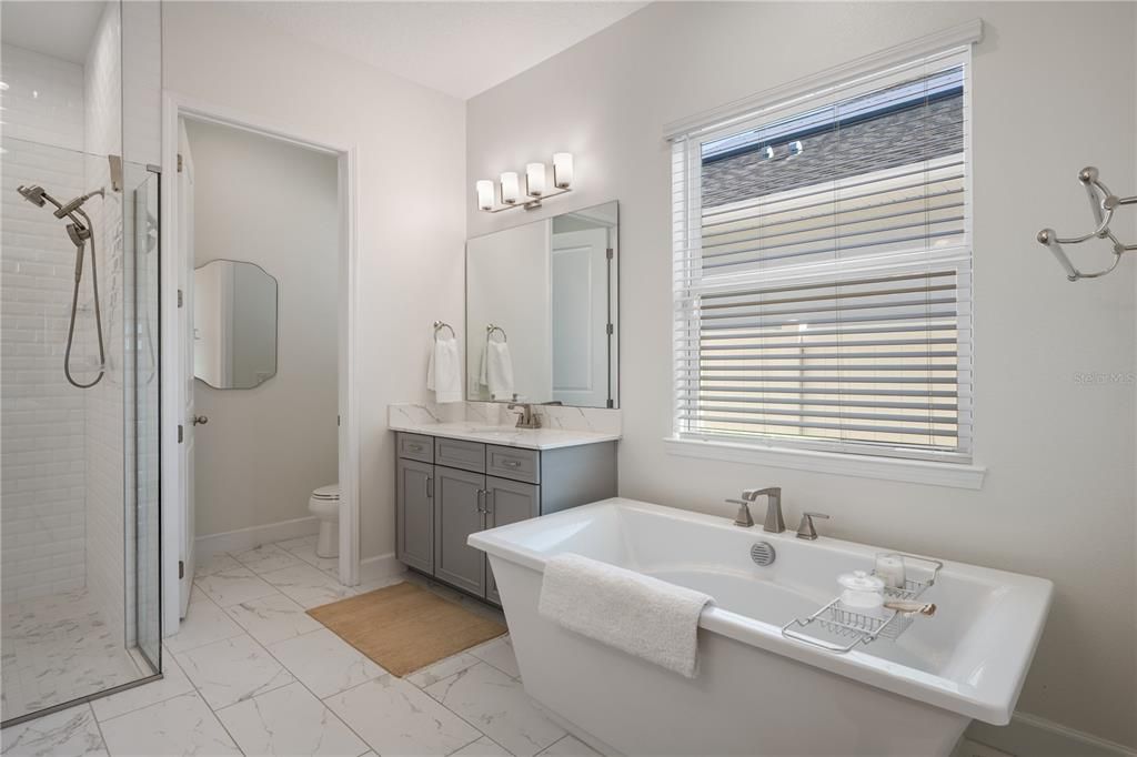 For Sale: $995,000 (5 beds, 4 baths, 3578 Square Feet)