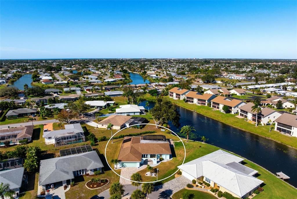 En Venta: $550,000 (3 camas, 3 baños, 2086 Pies cuadrados)