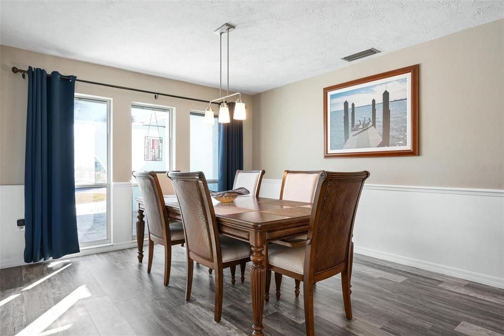 En Venta: $550,000 (3 camas, 3 baños, 2086 Pies cuadrados)