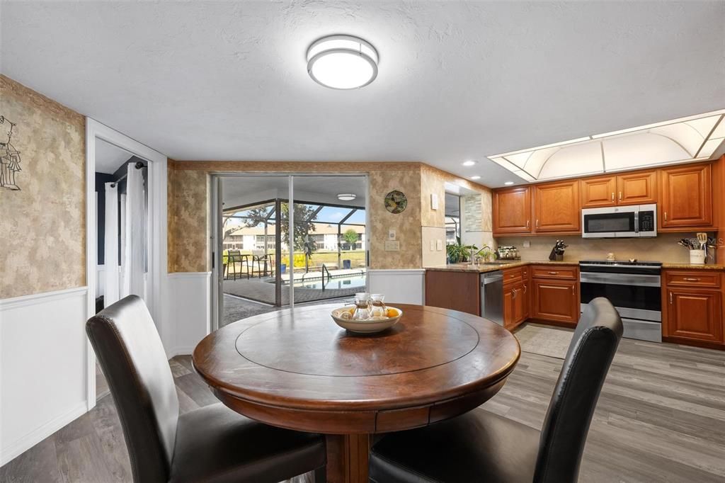 En Venta: $550,000 (3 camas, 3 baños, 2086 Pies cuadrados)