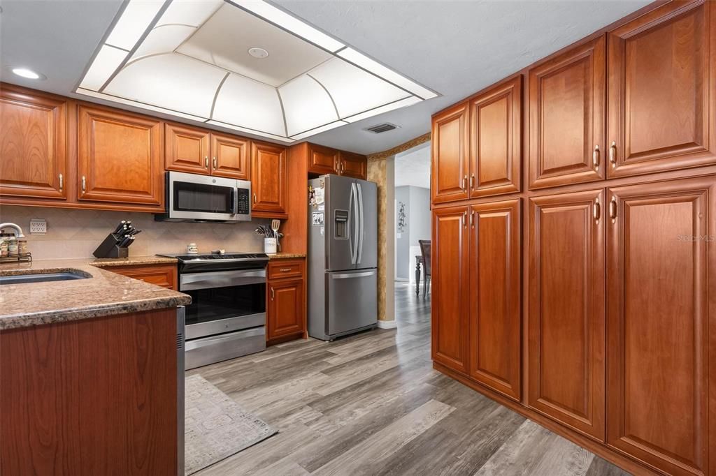 En Venta: $550,000 (3 camas, 3 baños, 2086 Pies cuadrados)