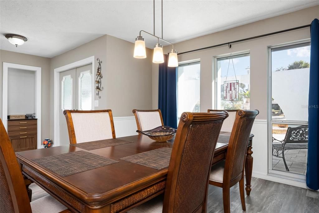 En Venta: $550,000 (3 camas, 3 baños, 2086 Pies cuadrados)