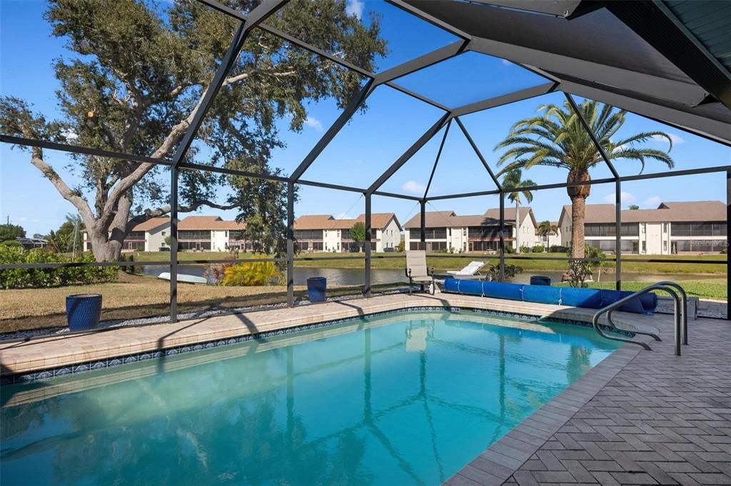 En Venta: $550,000 (3 camas, 3 baños, 2086 Pies cuadrados)