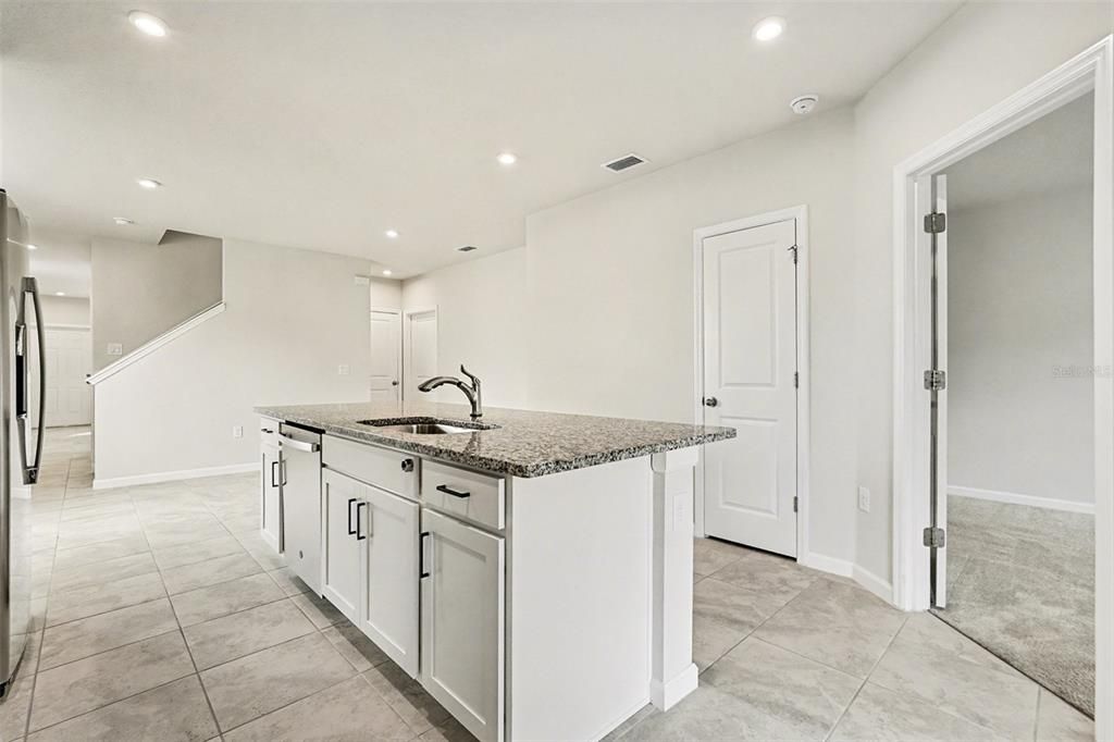 For Sale: $285,000 (3 beds, 2 baths, 1632 Square Feet)