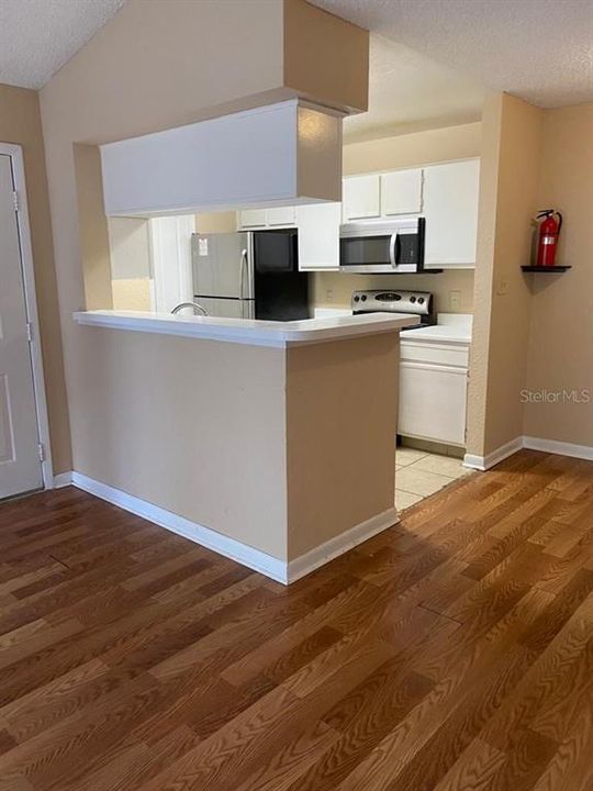 В аренду: $1,395 (2 спален, 1 ванн, 810 Квадратных фут)