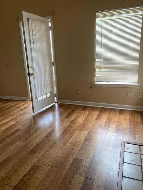 В аренду: $1,395 (2 спален, 1 ванн, 810 Квадратных фут)