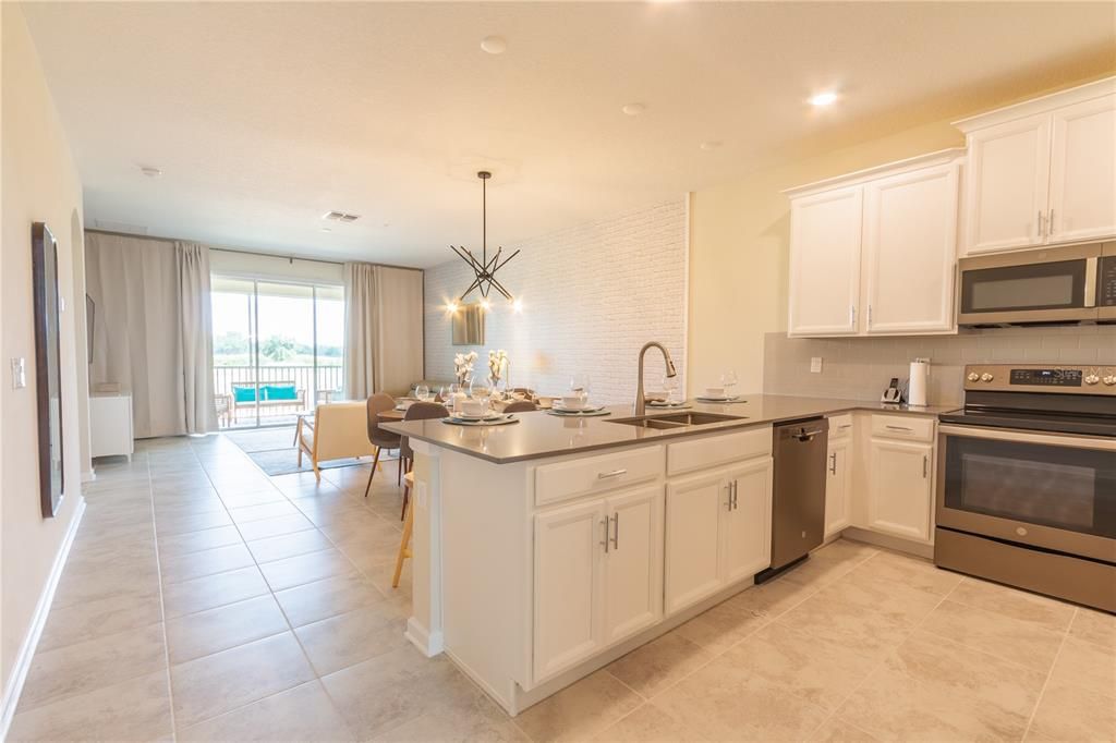 На продажу: $319,000 (3 спален, 2 ванн, 1787 Квадратных фут)