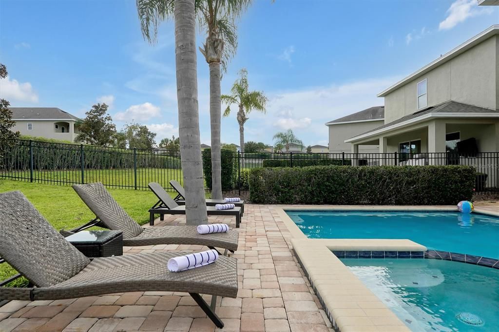 For Sale: $585,000 (6 beds, 6 baths, 3317 Square Feet)