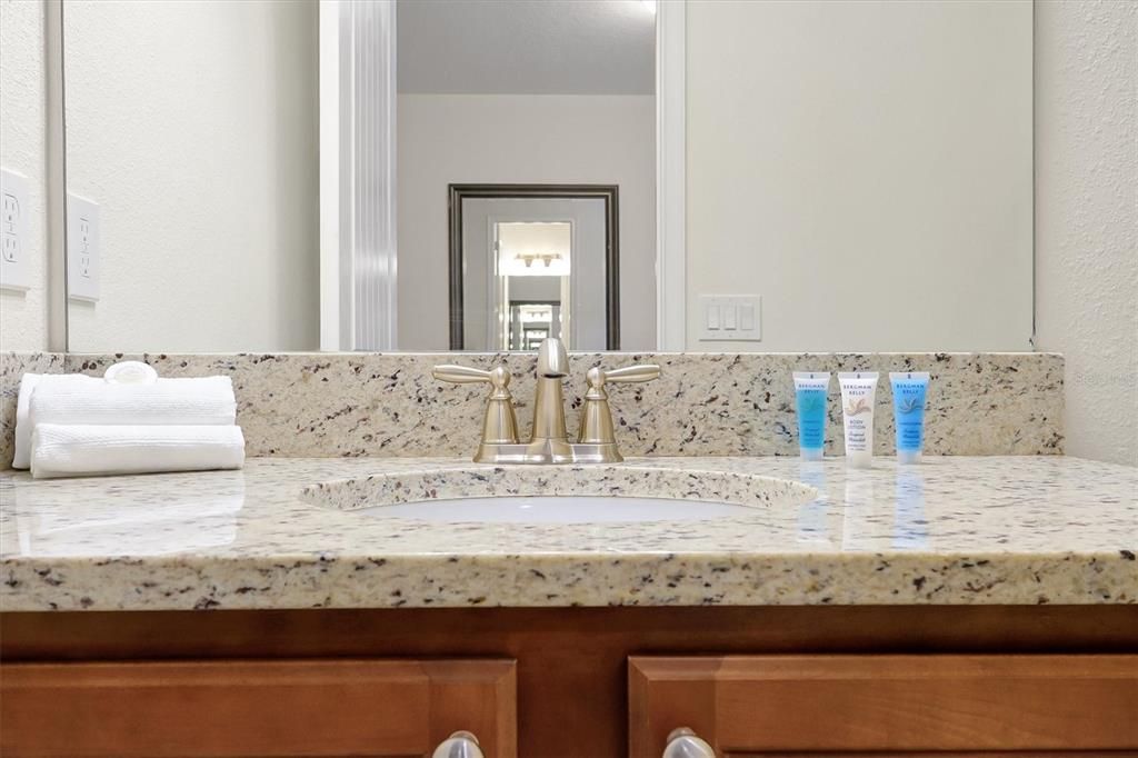 For Sale: $585,000 (6 beds, 6 baths, 3317 Square Feet)