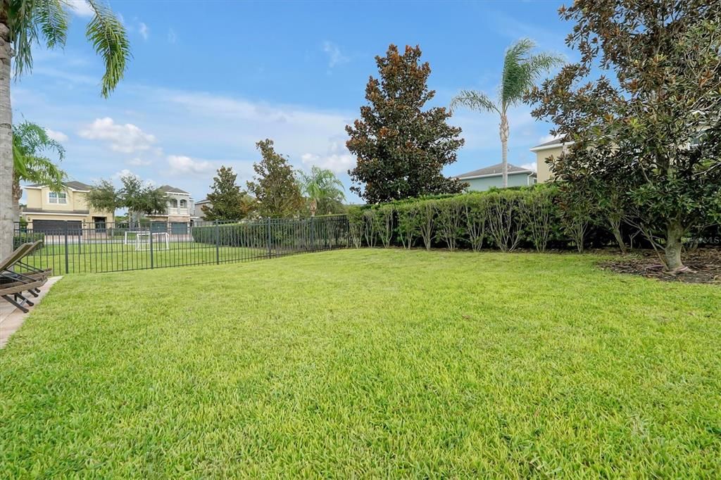 For Sale: $585,000 (6 beds, 6 baths, 3317 Square Feet)