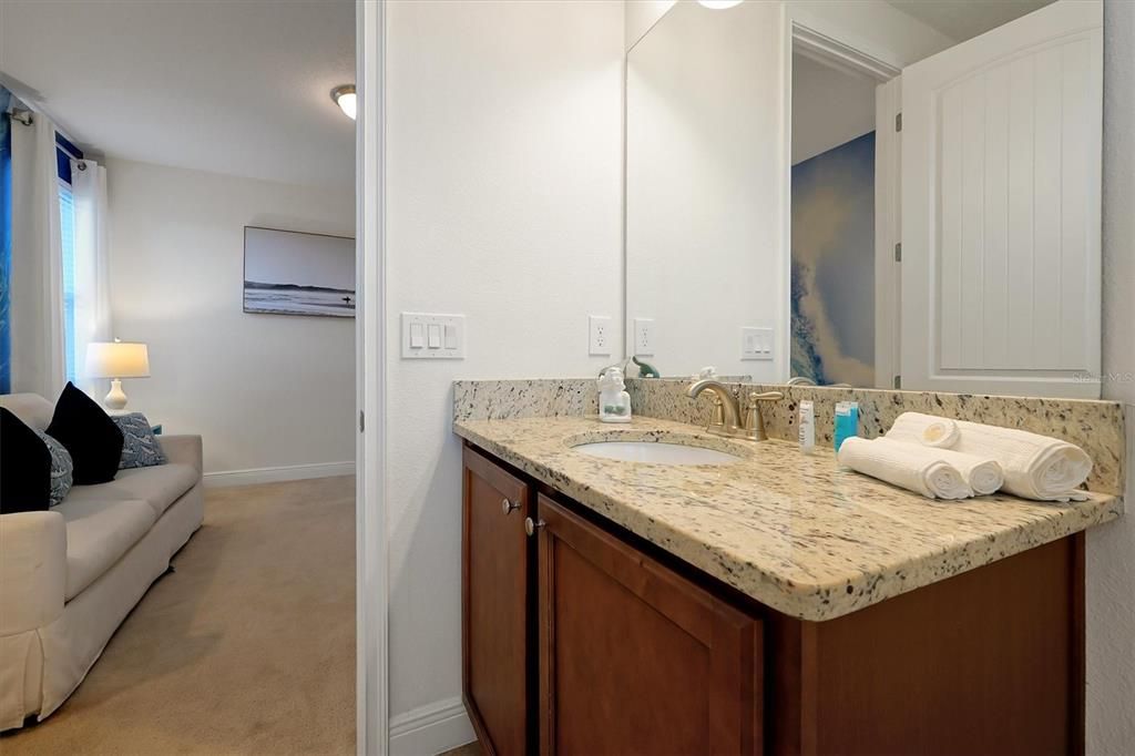 For Sale: $585,000 (6 beds, 6 baths, 3317 Square Feet)