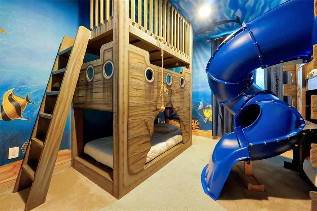 For Sale: $585,000 (6 beds, 6 baths, 3317 Square Feet)