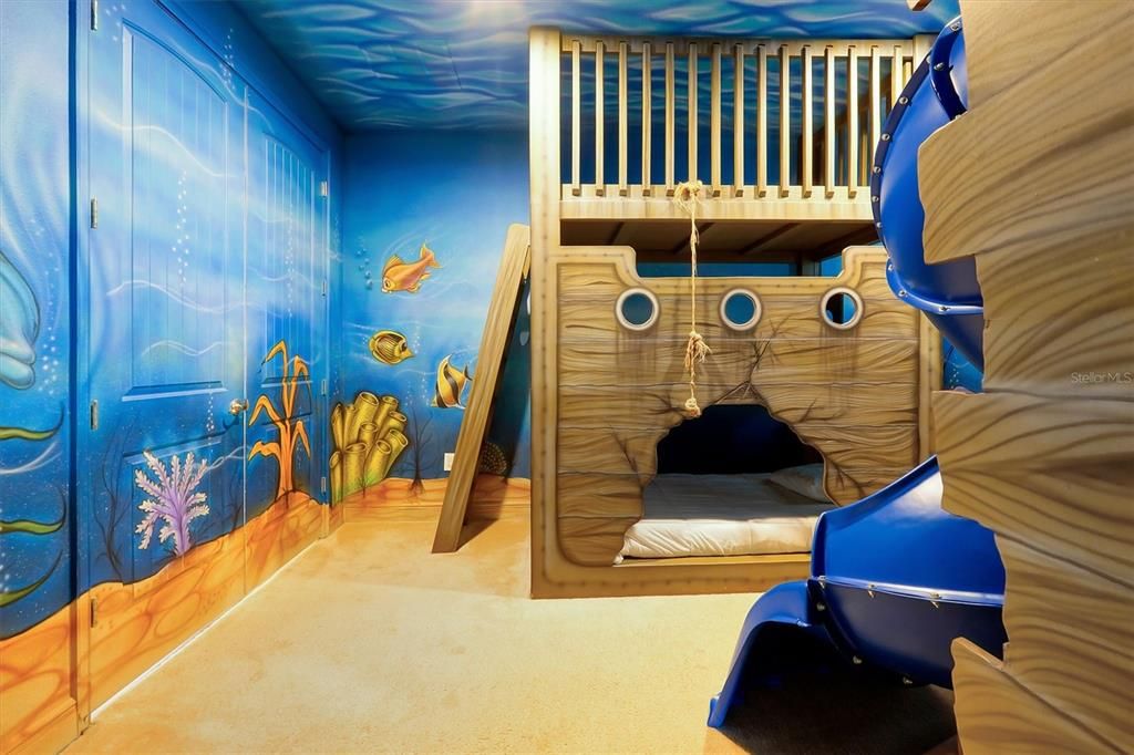 For Sale: $585,000 (6 beds, 6 baths, 3317 Square Feet)